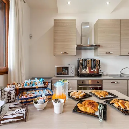 Lido Marini Rooms Szálloda 2*